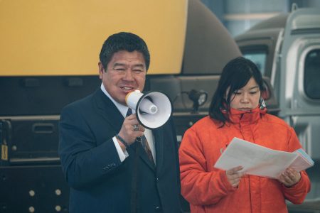 流石に大人数のため、地声だと届かない時もあるので、拡声器で社長からねぎらいの一言！